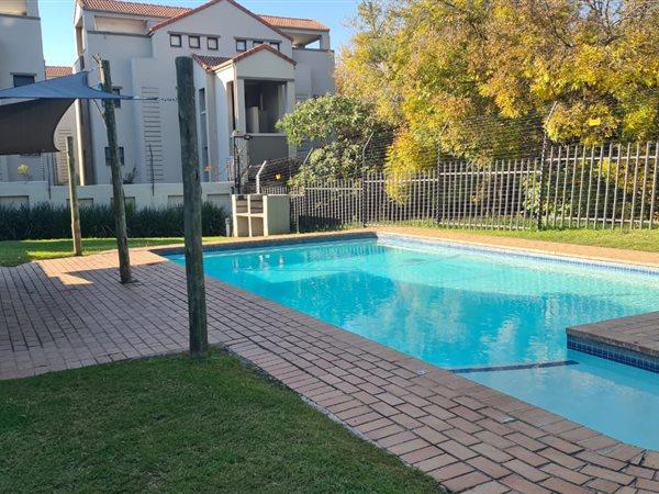 Apartment / Flat For Sale in Paulshof, Sandton